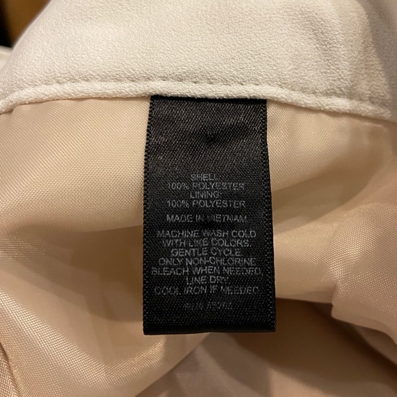 Express Pleated Dress Shorts in Ivory - Picture 4 of 4